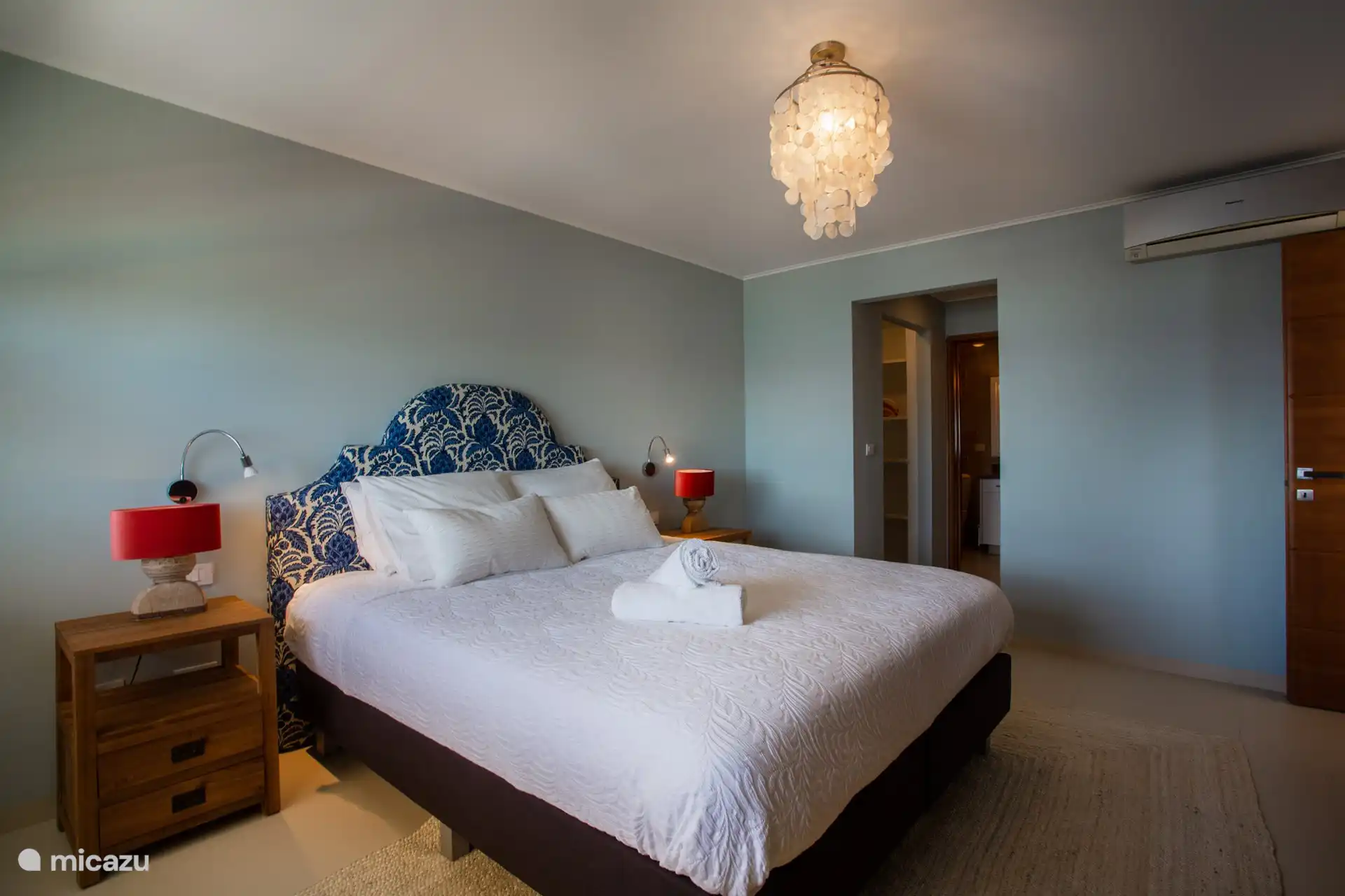 Schlafzimmer 3 mit Doppelbett, Klimaanlage und Bad