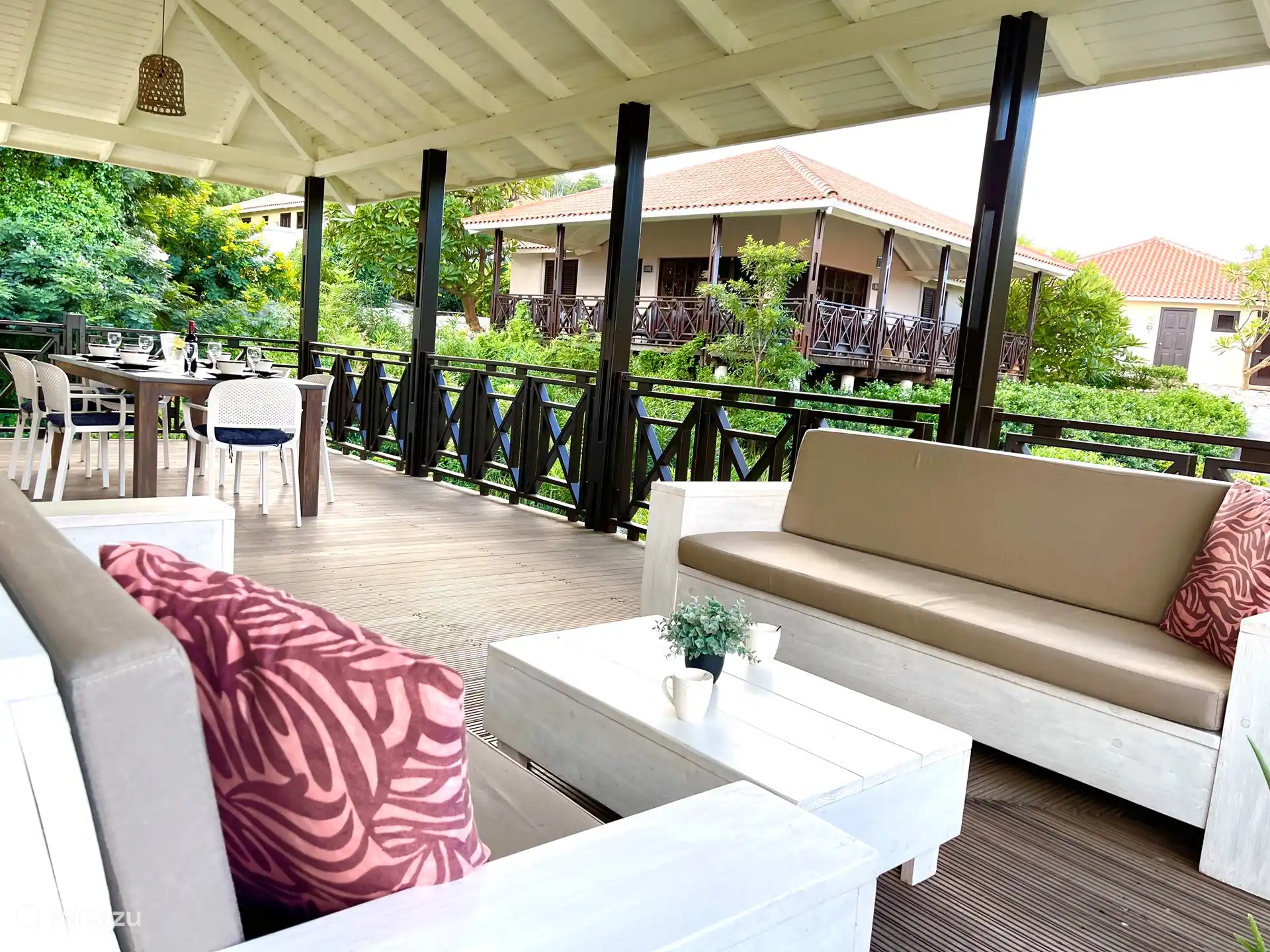 Dîner en plein air confortable