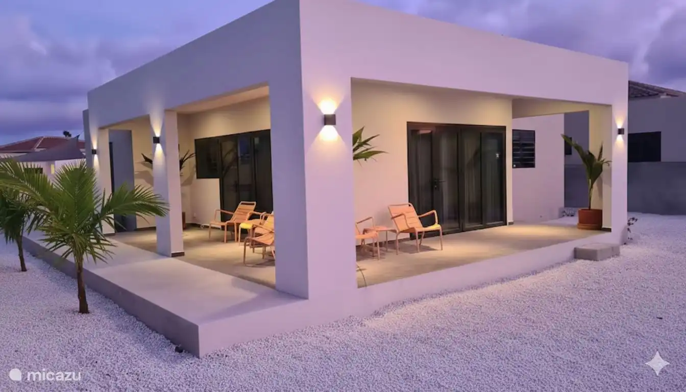 Buitenaanzicht in schemering