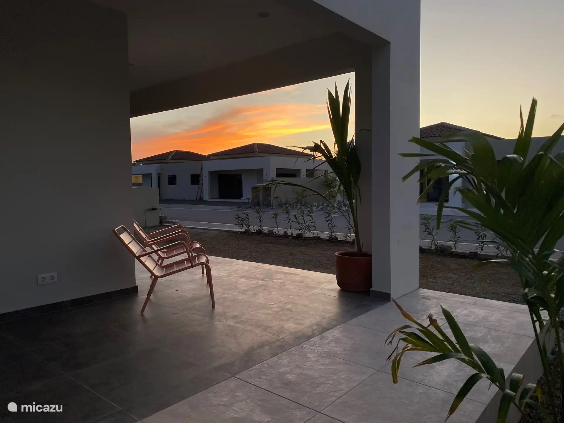 Profitez du magnifique coucher de soleil tous les soirs depuis votre propre véranda privée.