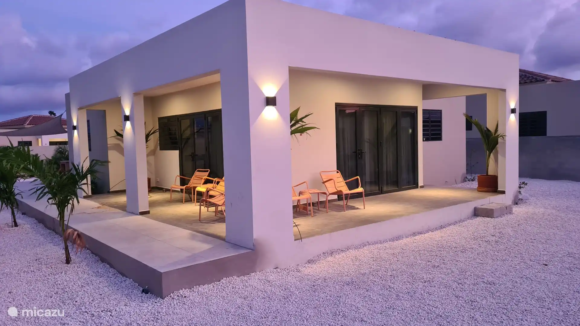 Profitez du magnifique coucher de soleil tous les soirs depuis votre propre véranda privée.