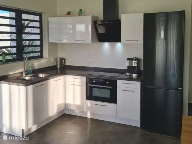 Villa Cabana | Curaçao, Banda Ariba (est), Mambo Beach - villa La cuisine avec coin repas : entièrement équipée, vous pourrez préparer vous-même vos plats et conserver vos snacks et boissons au frais.