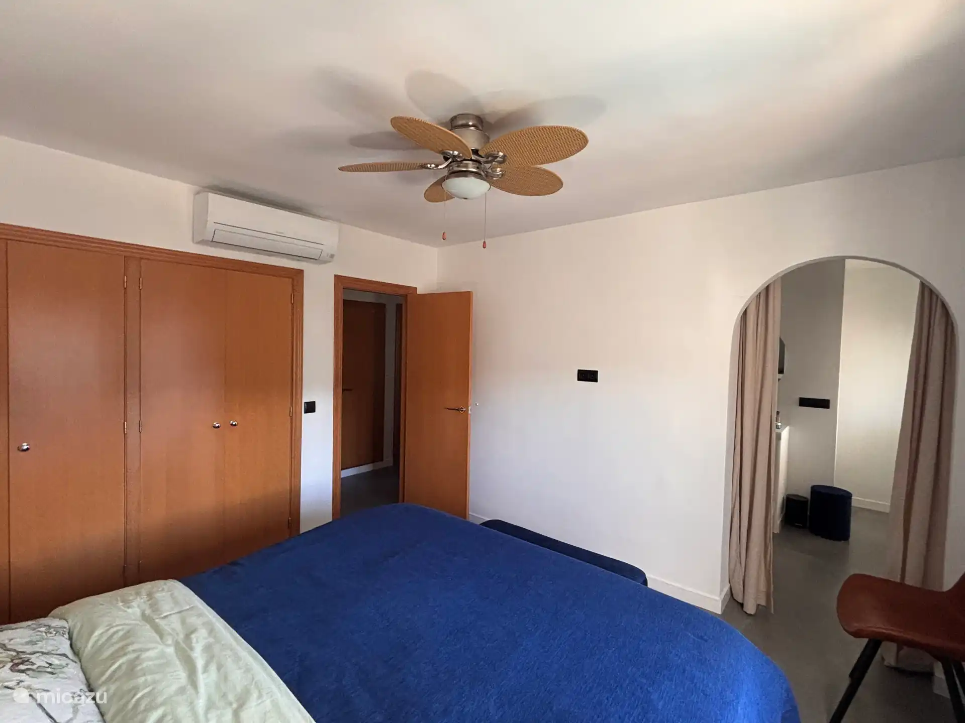 Aire acondicionado con modo nocturno y ventilador que garantiza un sueño realmente bueno 