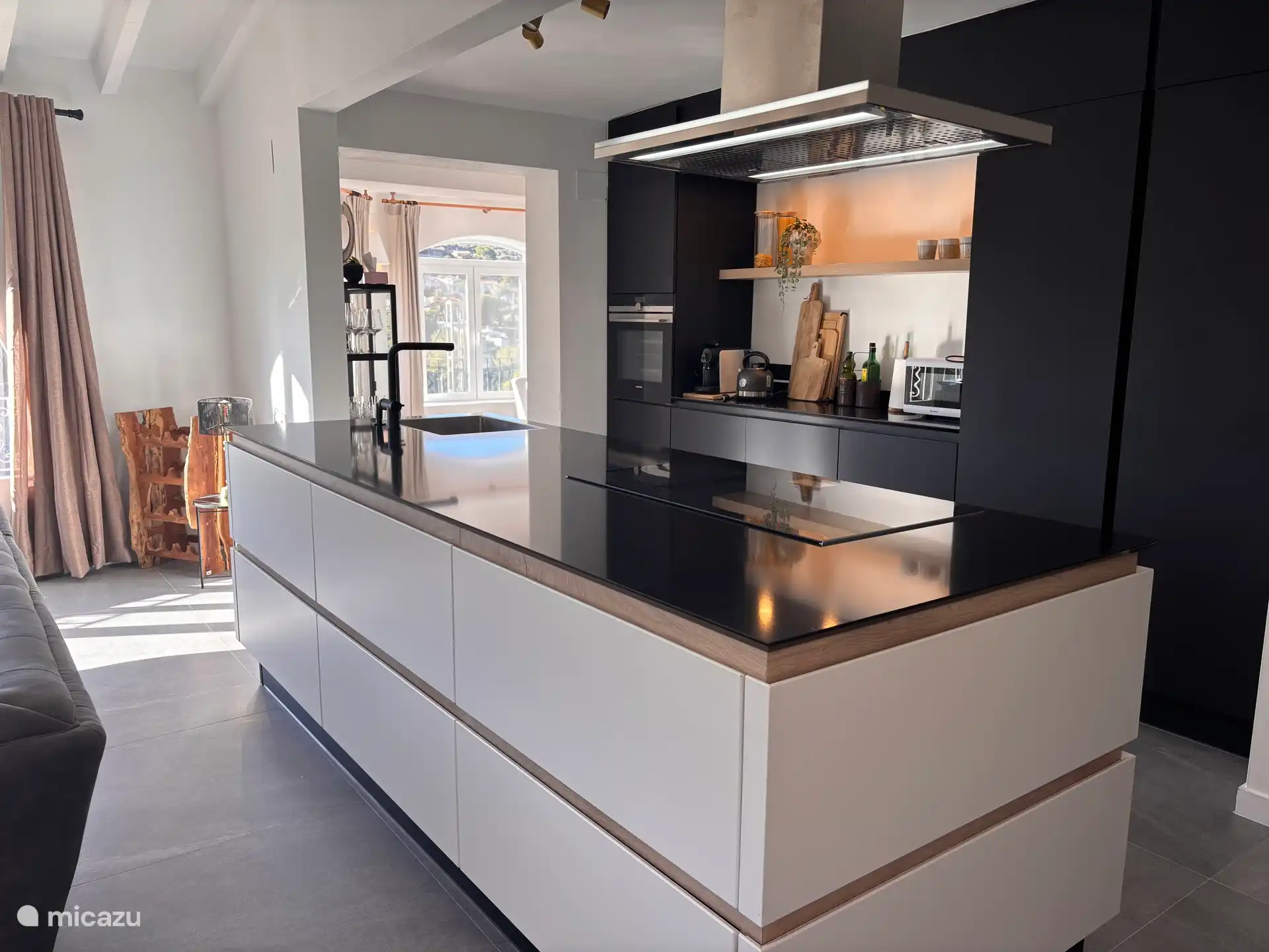 Küche mit den luxuriösesten und modernsten Geräten