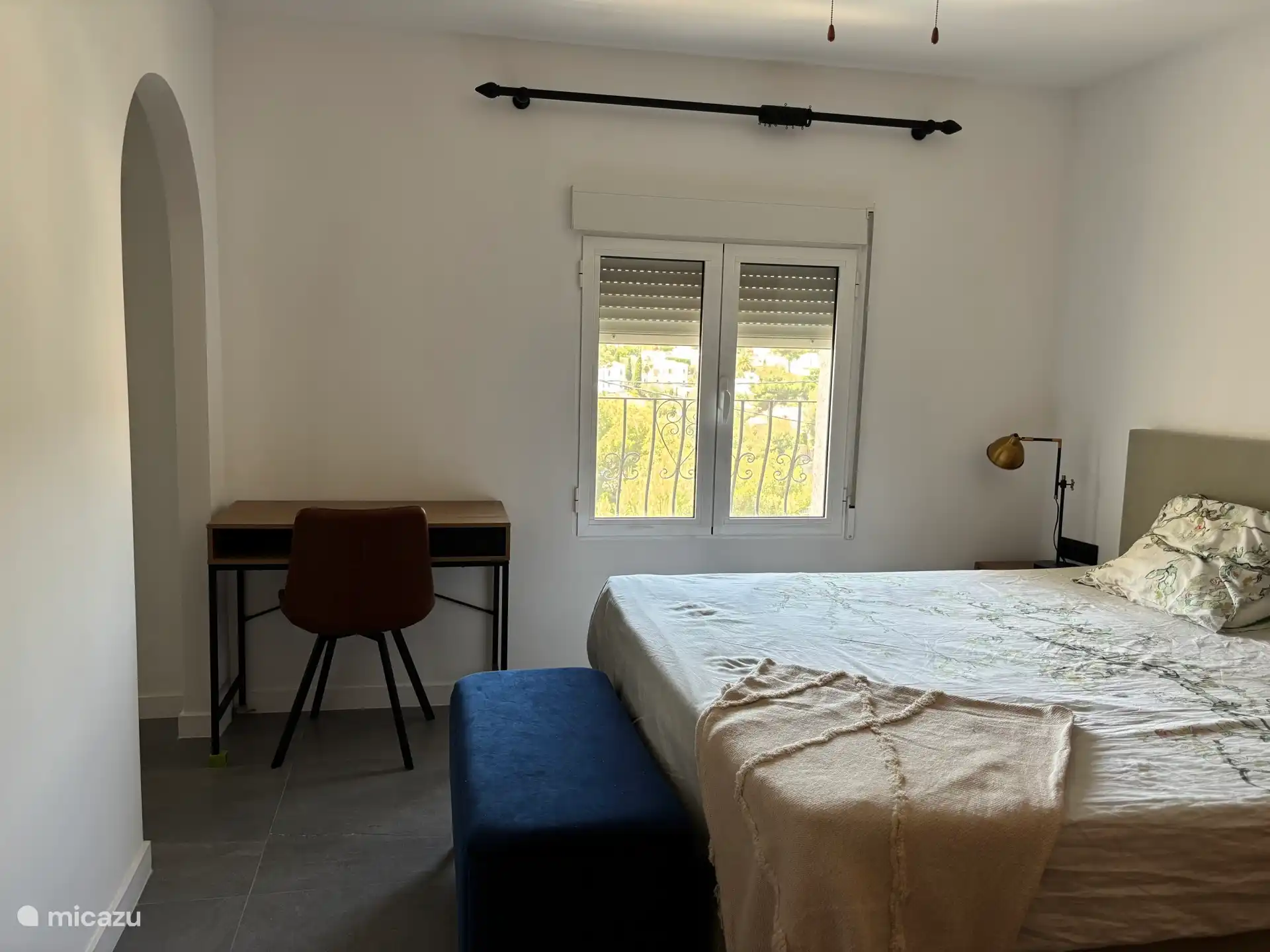 Schlafzimmer mit begehbarem Badezimmer 