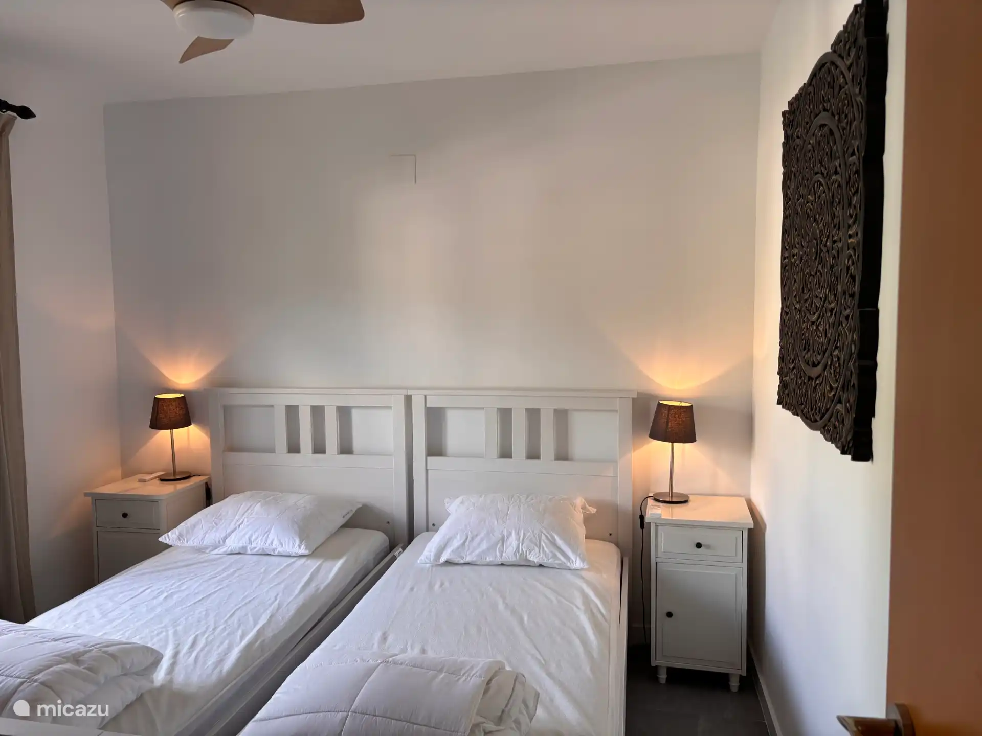 Dormitorio de invitados, dos camas individuales