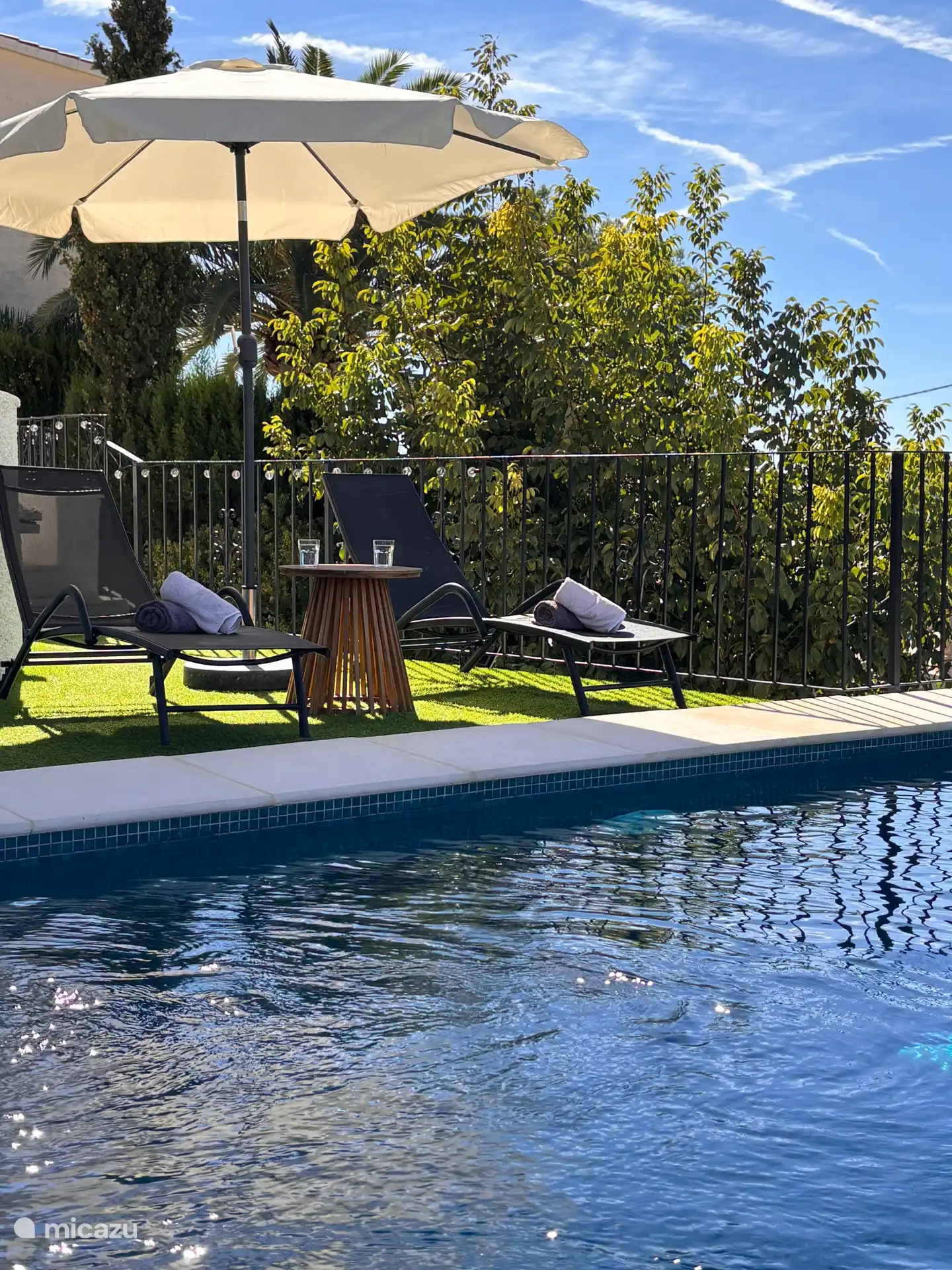 Towel ready, book and relax. On the sunbeds next to the pool you can enjoy a wonderful moment for yourself.