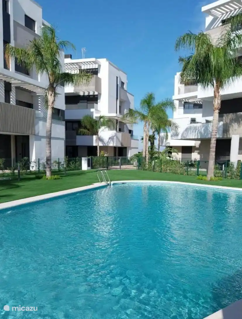La piscine est une piscine extérieure partagée et chauffée qui est exclusivement accessible aux résidents des complexes d’appartements. L’eau est chauffée, ce qui permet de nager ou de se détendre au bord, même les jours les plus frais.