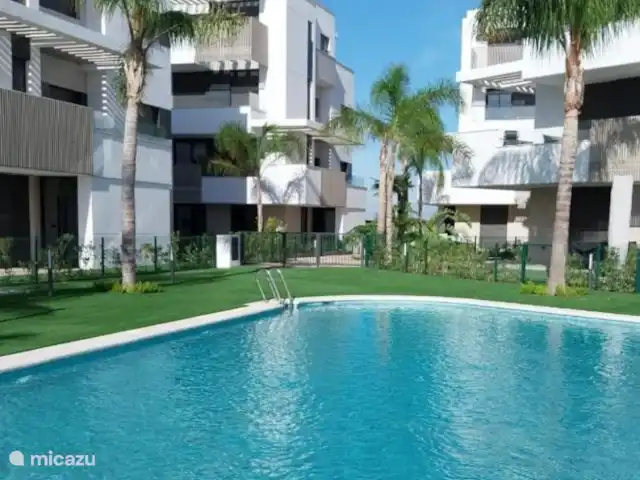 Casa SK Santa Rosalia | Espagne, Costa Cálida, Torre Pacheco - appartement La piscine est une piscine extérieure partagée et chauffée qui est exclusivement accessible aux résidents des complexes d’appartements. L’eau est chauffée, ce qui permet de nager ou de se détendre au bord, même les jours les plus frais.