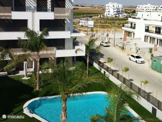 Casa SK Santa Rosalia | Espagne, Costa Cálida, Torre Pacheco - appartement La piscine est une piscine extérieure partagée et chauffée qui est exclusivement accessible aux résidents des complexes d’appartements. L’eau est chauffée, ce qui permet de nager ou de se détendre au bord, même les jours les plus frais.
