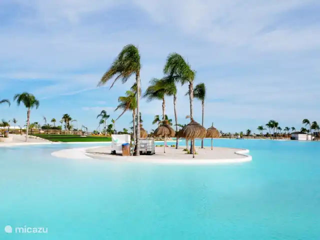Casa SK Santa Rosalia | Espagne, Costa Cálida, Torre Pacheco - appartement Ce magnifique lac artificiel est l’endroit idéal pour se détendre. Profitez du cadre serein, où les eaux claires se reflètent au soleil. Entouré d’une nature luxuriante et avec beaucoup d’espace pour se détendre, ce lac est un véritable havre de paix.