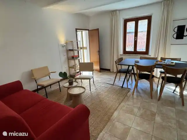 geschakelde woning huren in Italië, Umbrië, Castiglione Del Lago – Casa Profondo De woonkamer, met - mocht het nodig zijn - een comfortabele slaapbank.