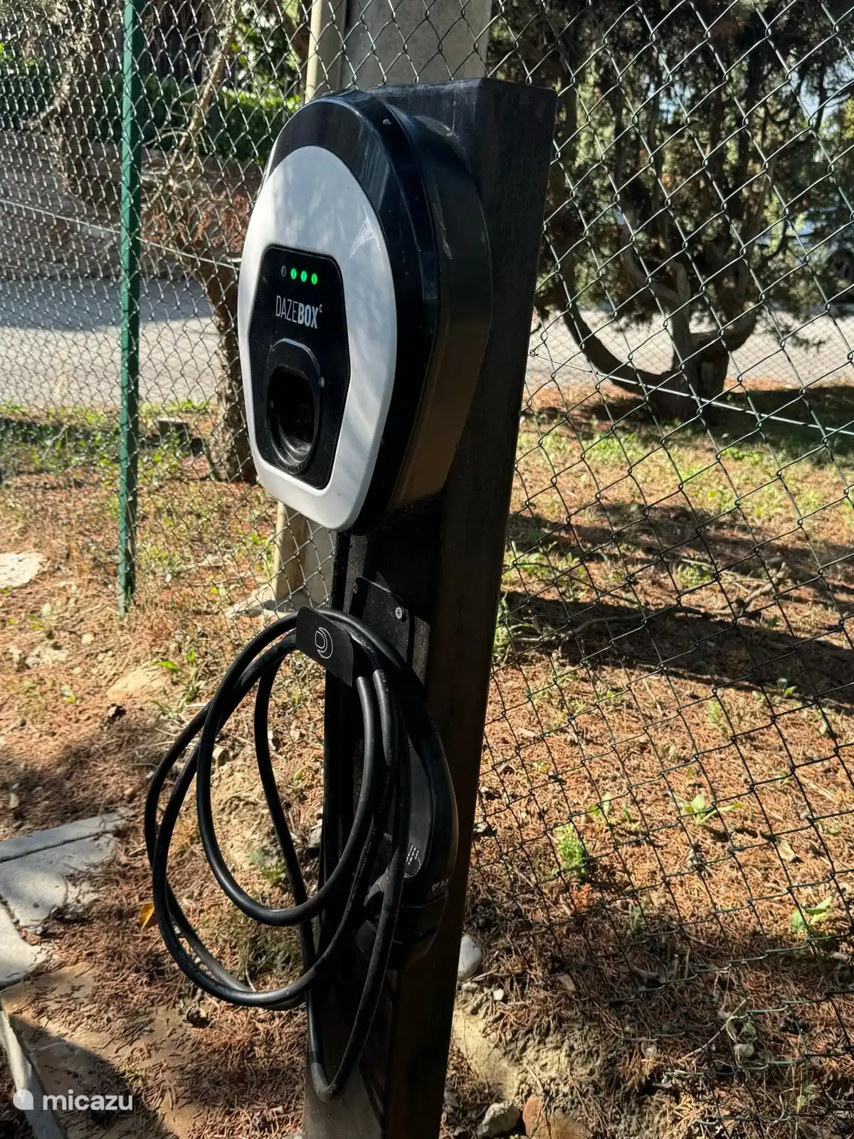 La estación de carga (por una tarifa diaria). 