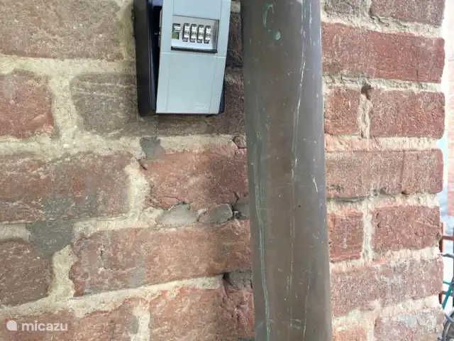 geschakelde woning huren in Italië, Umbrië, Castiglione Del Lago – Casa Profondo De sleutelkast, zodat je het huis contactloos kunt betreden.