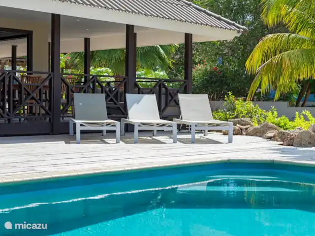 Villa Lotus Bleu Jan Thiel | Curaçao, Banda Ariba (est), Jan Thiel - villa transats au bord de la piscine