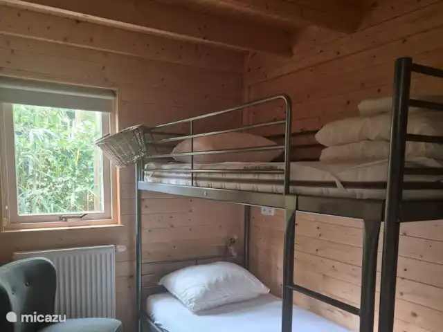 Heureux à l’extérieur | Pays-Bas, Overijssel, Nutter - maison de vacances Chambre avec lits superposés