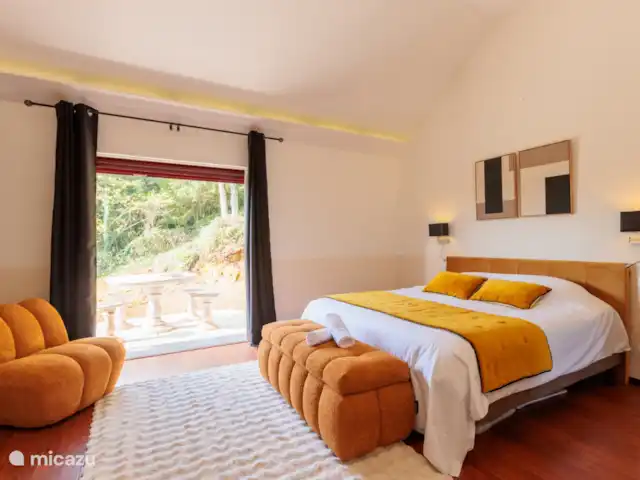vakantiehuis huren in Frankrijk, Dordogne, Vitrac – Salvibabette Slaapkamer met uitzicht op de tuin
