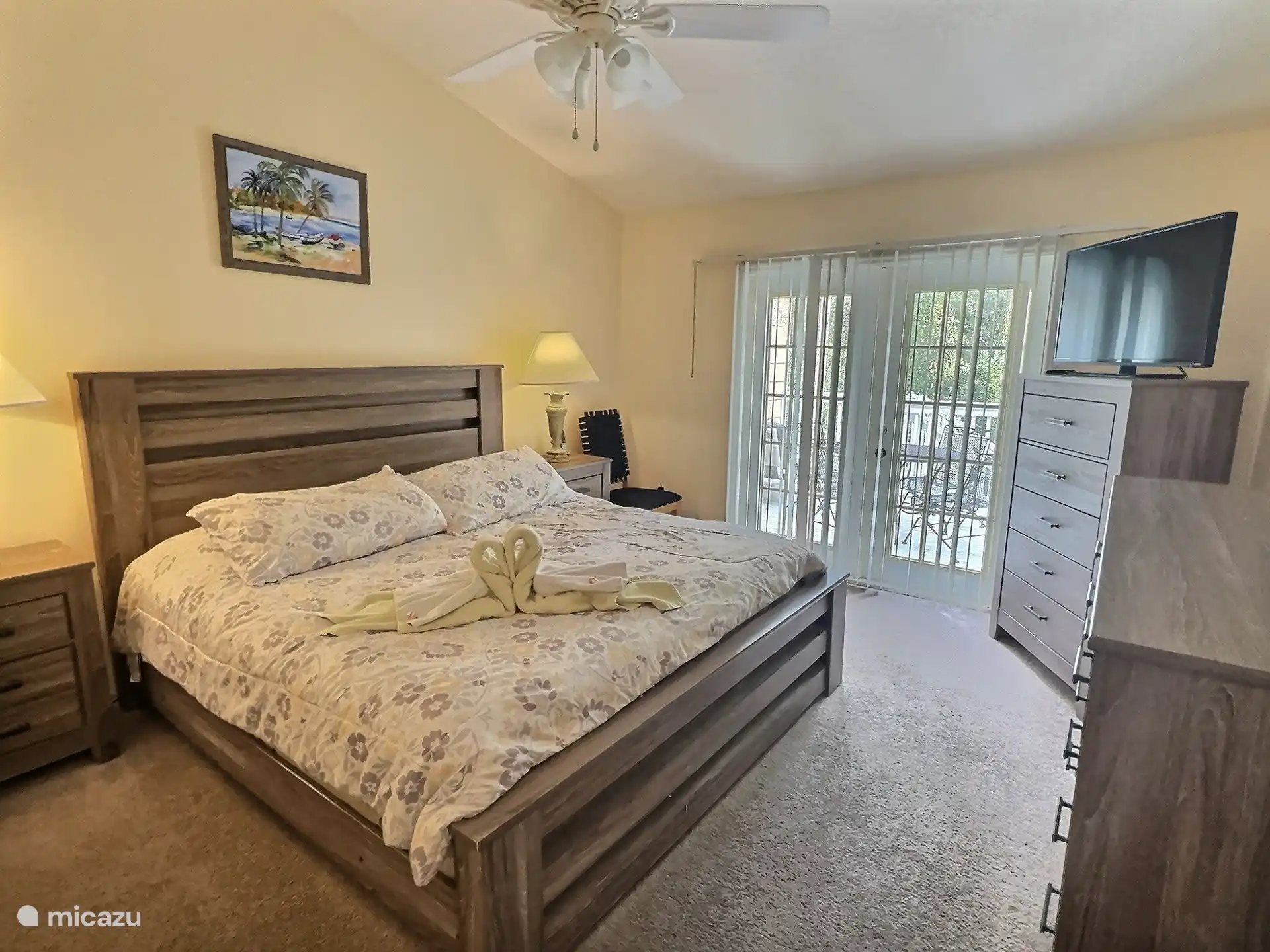 Hauptschlafzimmer mit Kingsize-Bett