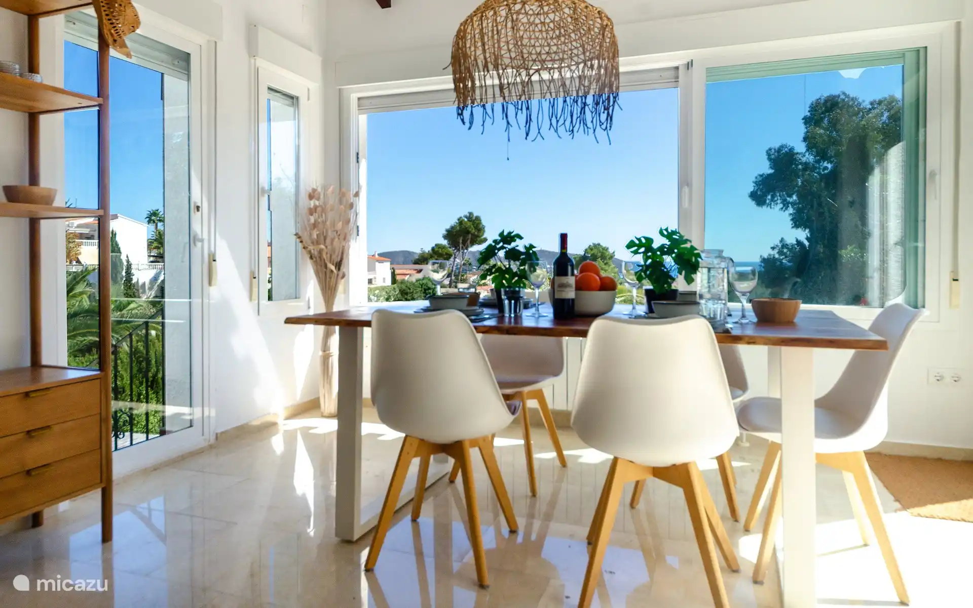 Essbereich mit Meerblick