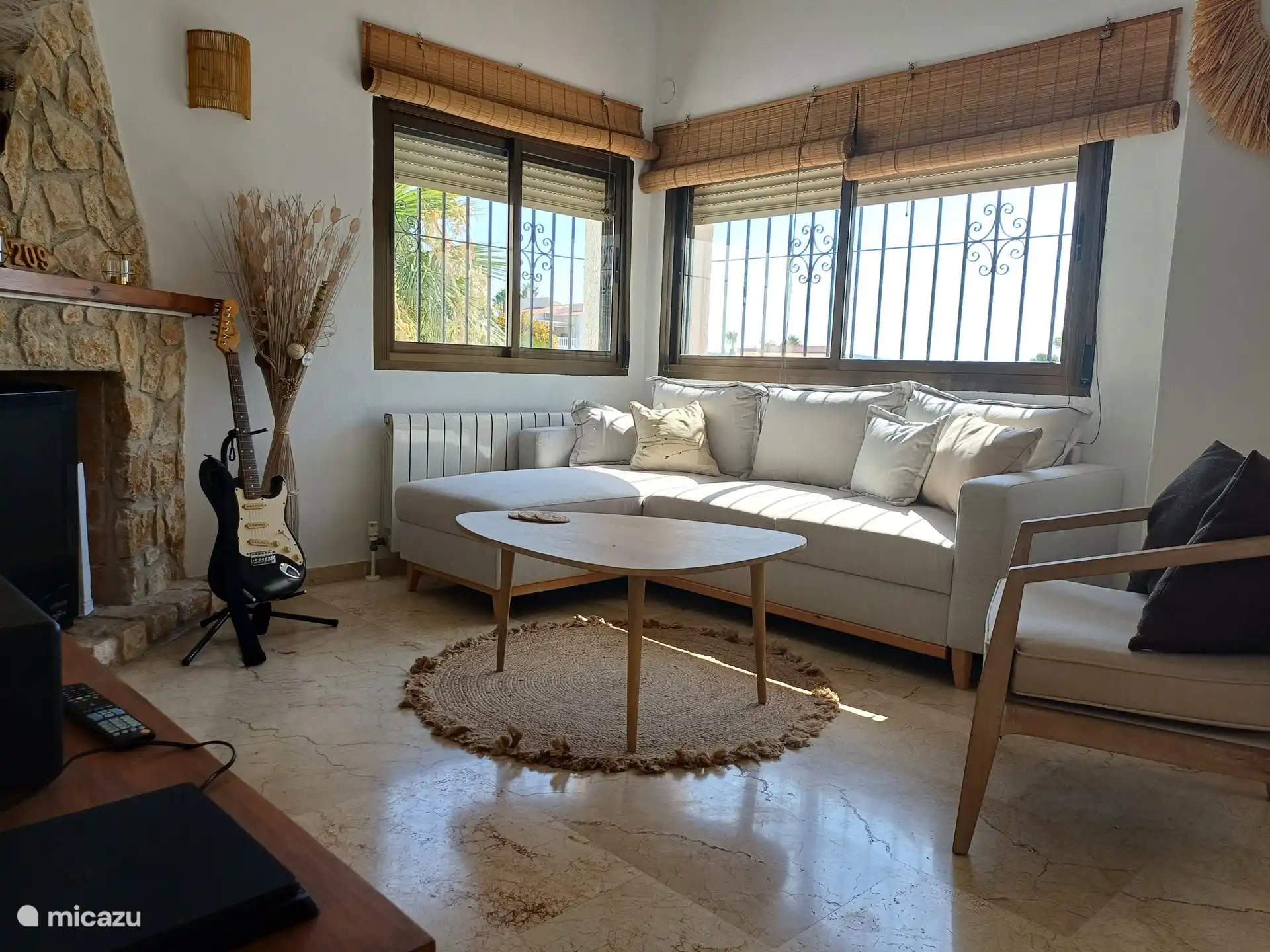 Wohnzimmer mit Sat-TV