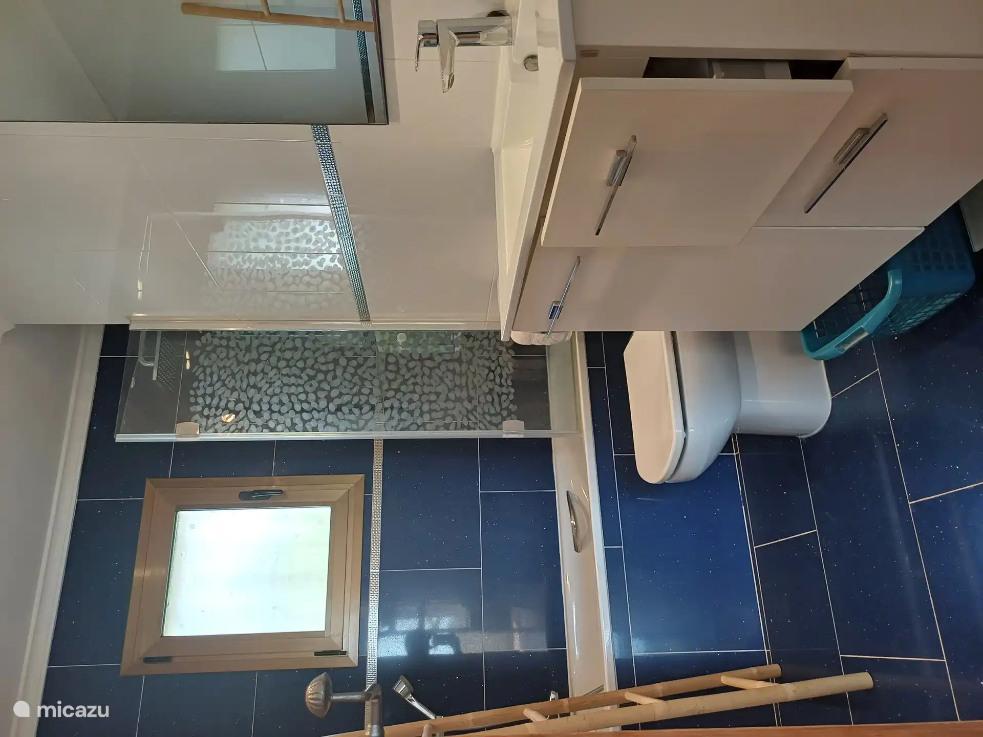 Badezimmer mit Dusche