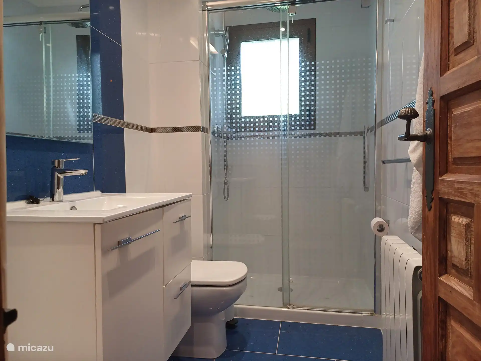 Badezimmer mit Dusche