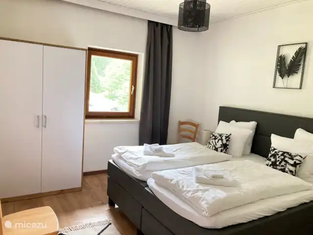 Appartement de 2 chambres et balcon  | Autriche, Carinthie, Feld Am See - appartement chambre à coucher hôtel sommier tapissier, armoire