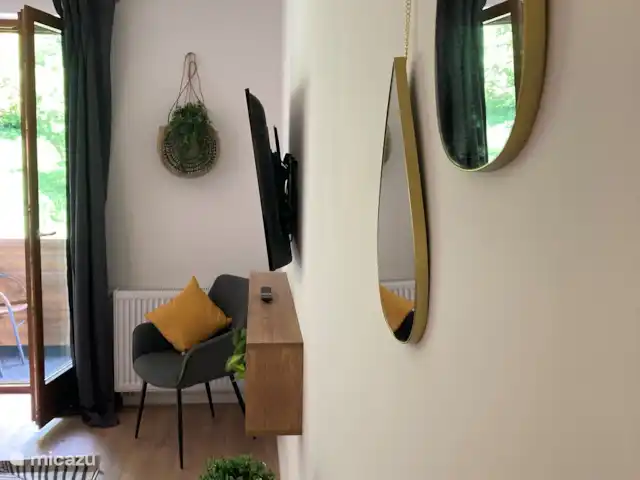Appartement de 2 chambres et balcon  | Autriche, Carinthie, Feld Am See - appartement salon, porte de balcon, détails