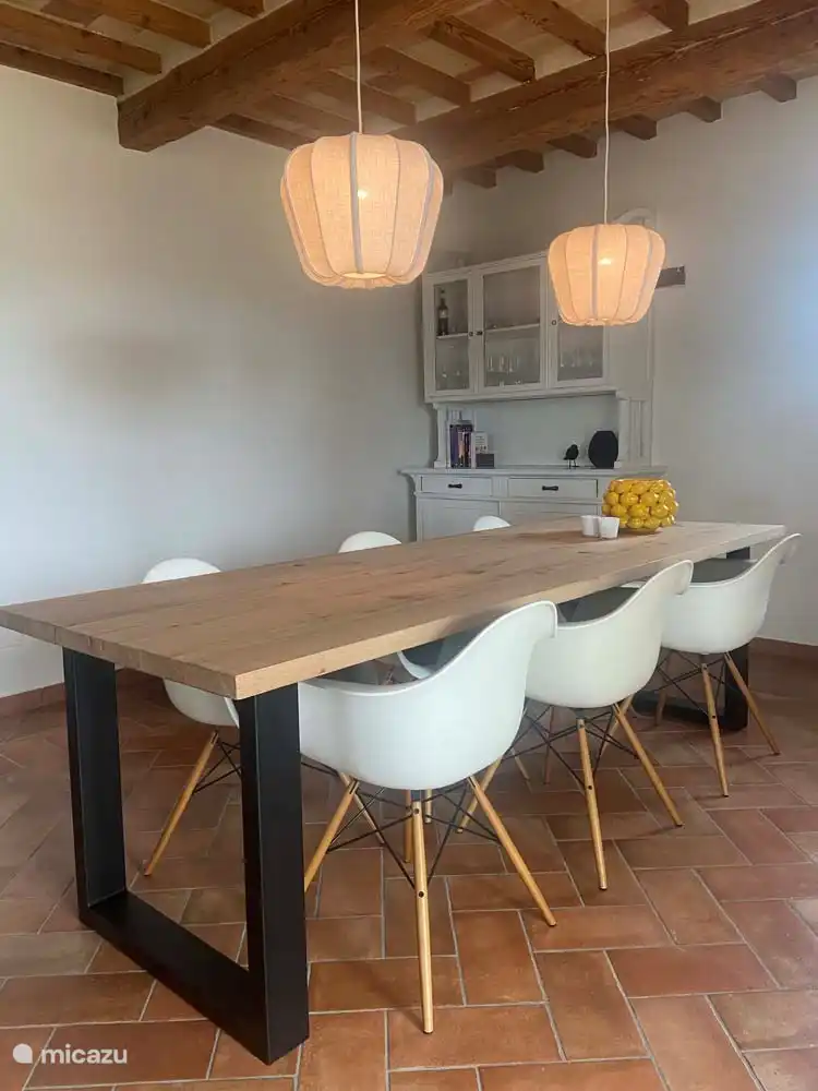 Köstliches Abendessen mit 6 Personen im Speisesaal Casa.