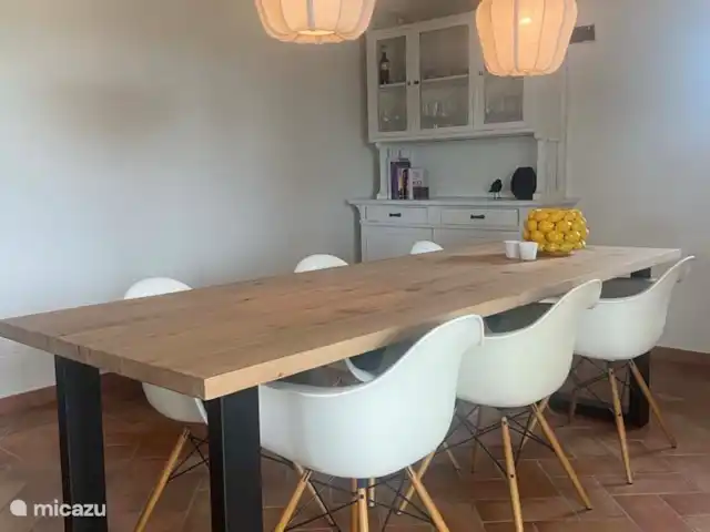 CASA 6 pers. - Casa Sette Cipressi | Italie, Marche, Serra de’ Conti  - maison de vacances Délicieux dîner avec 6 personnes dans la salle à manger de la Casa.