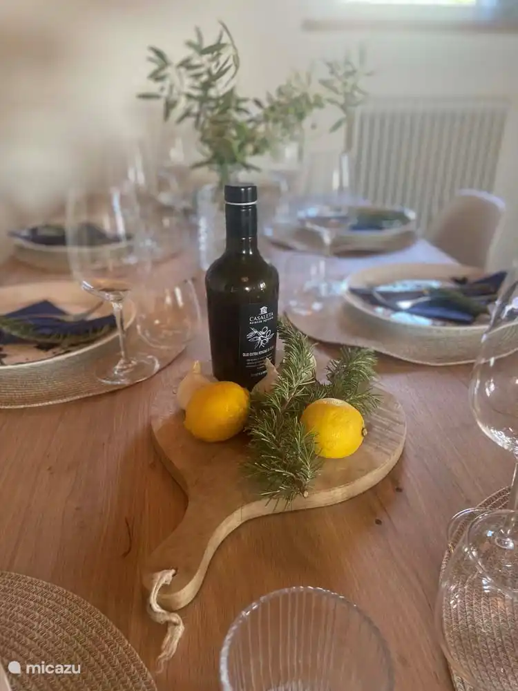 Decken Sie den Tisch schön und genießen Sie eine wunderbare Zeit zu zweit. 