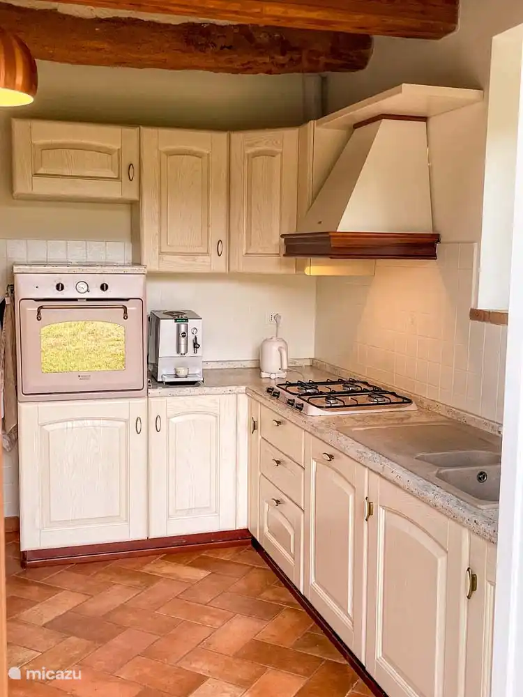 Auch in der Küche finden Sie ausreichend Handtücher, Geschirrtücher und Geschirrtücher. 