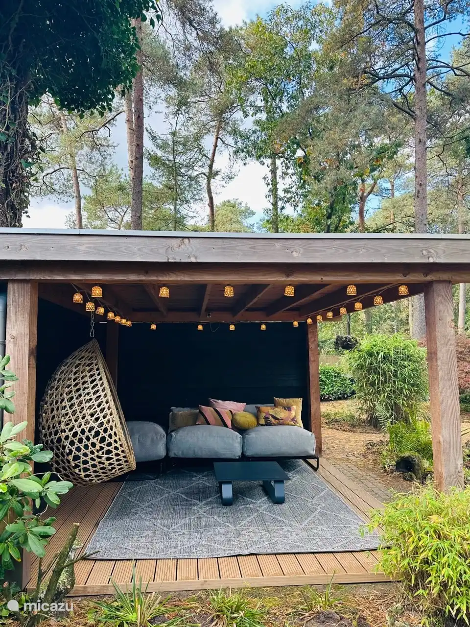 Große überdachte Pergola