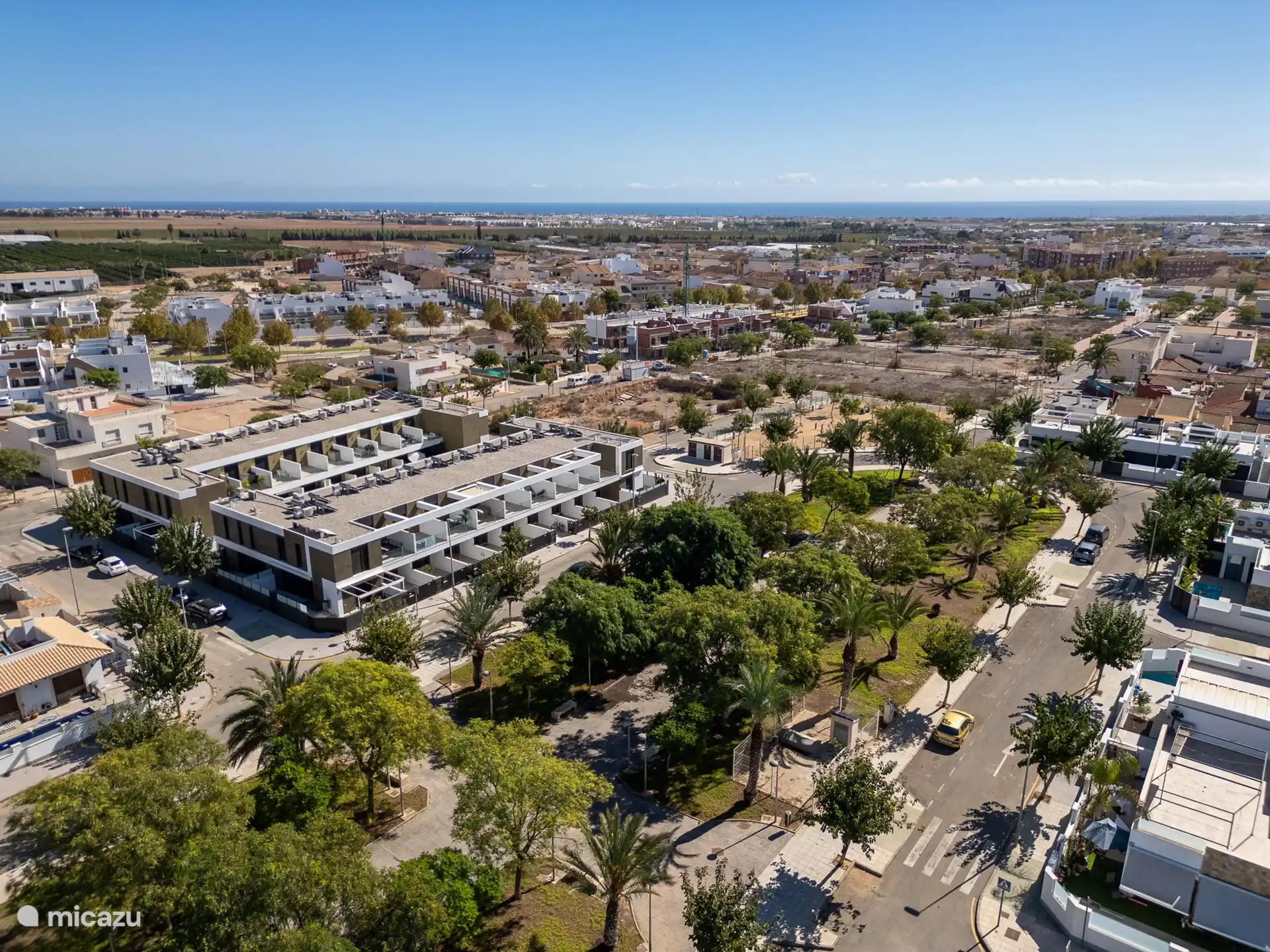 Complex, incl. surroundings