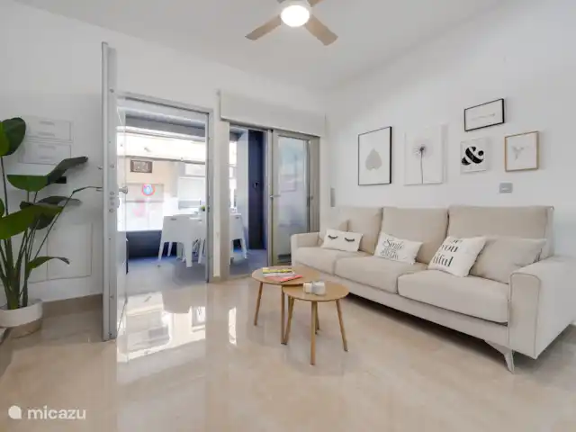 Casa Linda | Espagne, Costa Blanca, Torrevieja - appartement Coin salon spacieux avec vue sur la terrasse