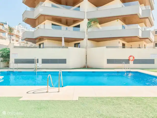 BC01 El Sueño Marinsa Beach 2 huren in Spanje, Andalusië, El Morche - appartement vooraanzicht pand met zwembad