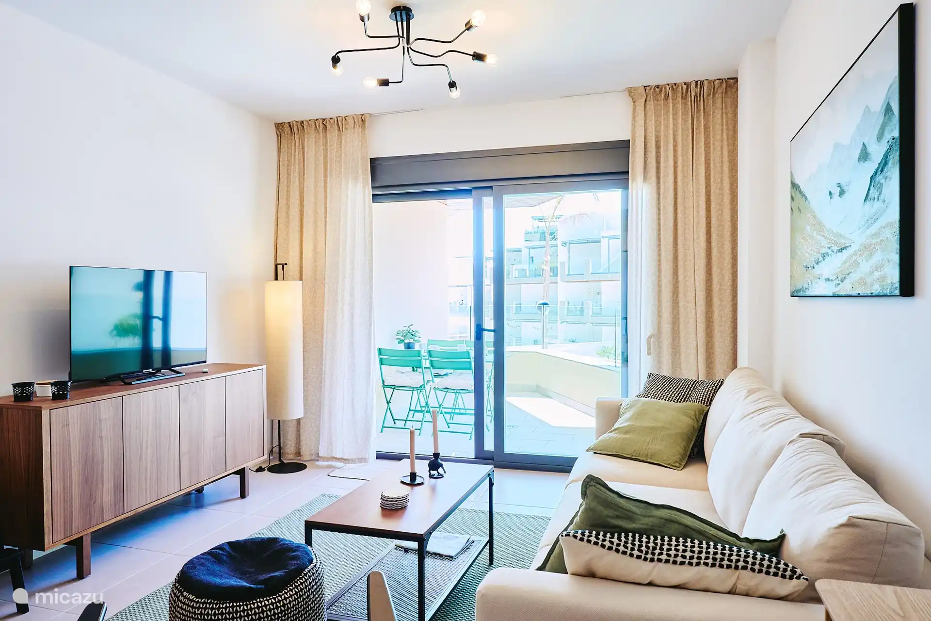 Wohnzimmer mit angrenzender Terrasse