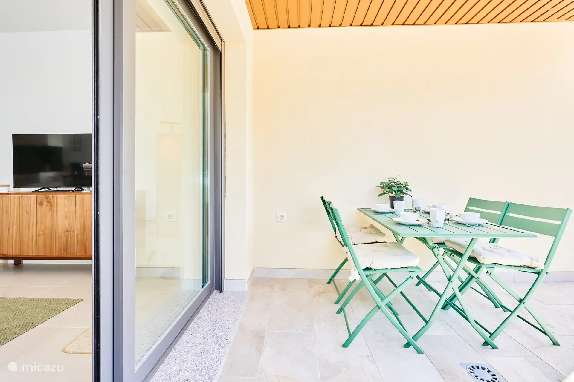 Terrasse in der Nähe des Wohnzimmers