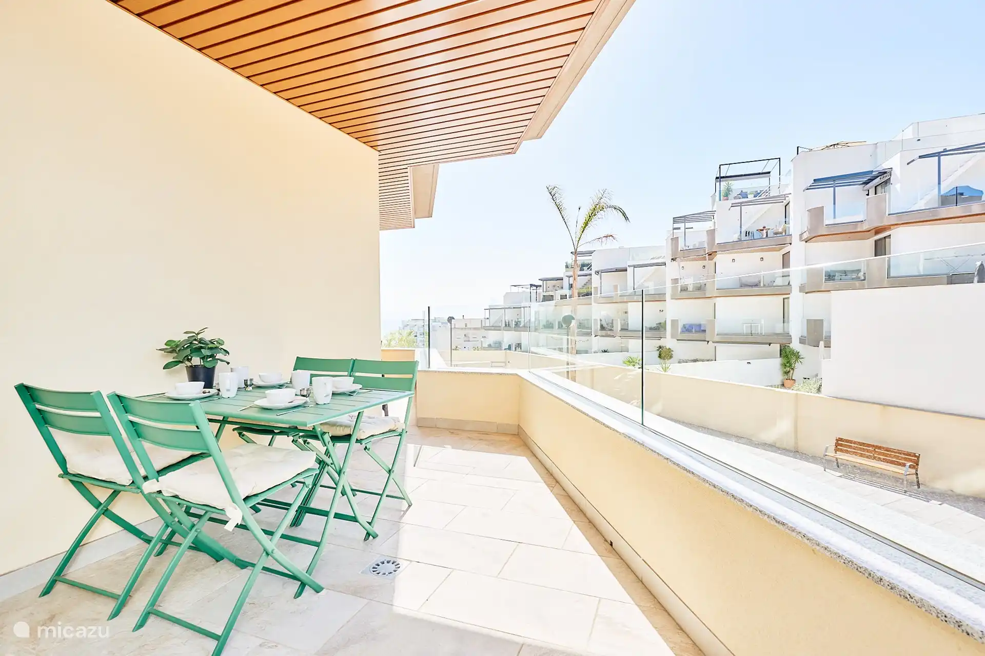 Terrasse im Wohnzimmer mit Blick auf das Meer