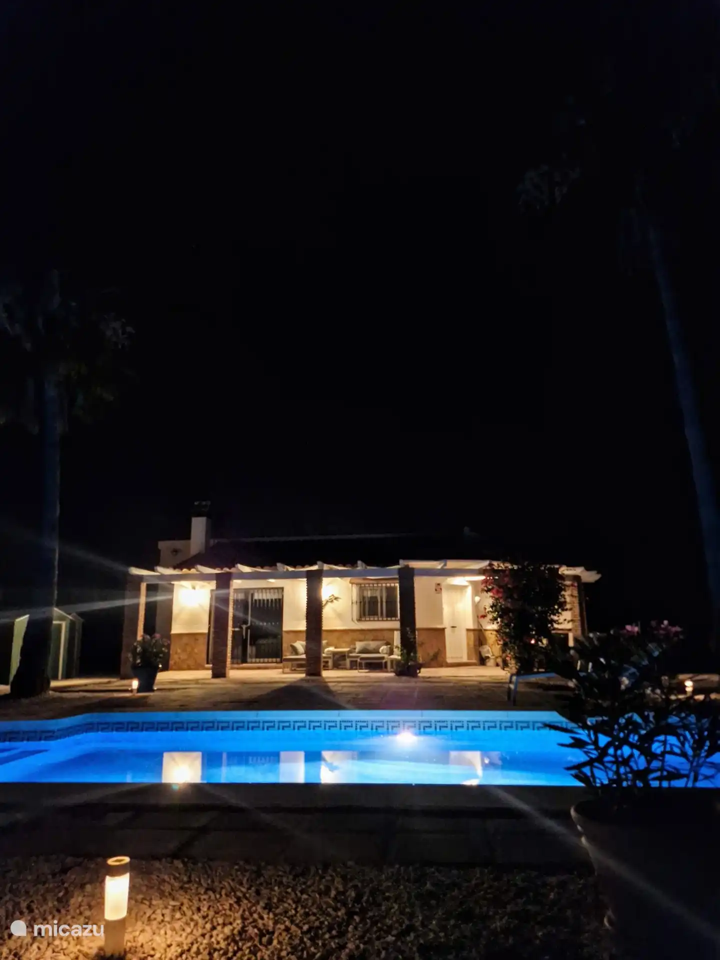 Casa Bellavista am Abend Ruhe attraktiv beleuchtet und umgeben von Stille, mit einer friedlichen Aussicht, die zum Entspannen und Genießen der Nacht einlädt!