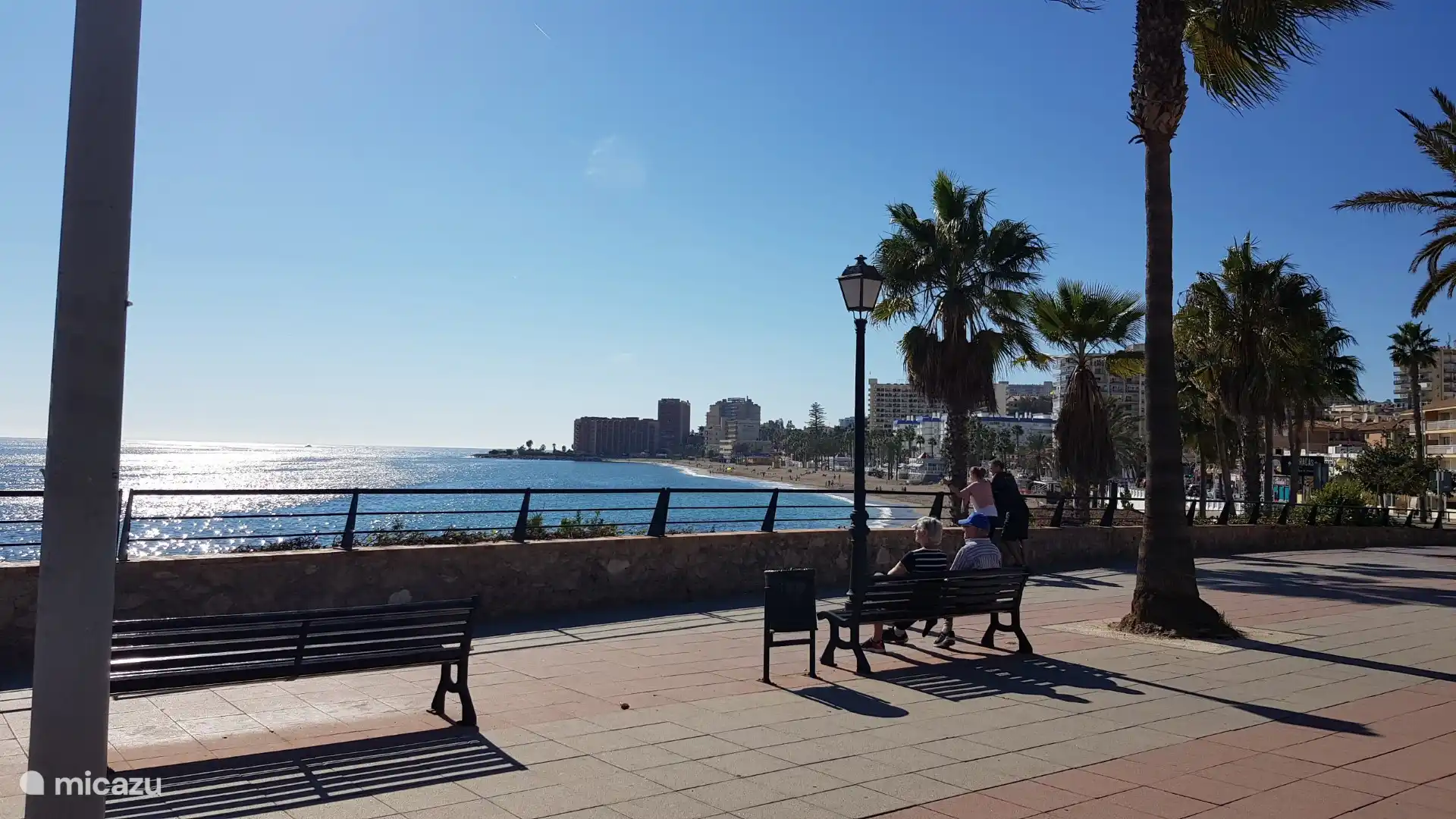 Innerhalb von 30 Minuten sind Sie mit den Füßen im Sand an der Costa del Sol, Sonne, Meer und Entspannung zum Greifen nah.