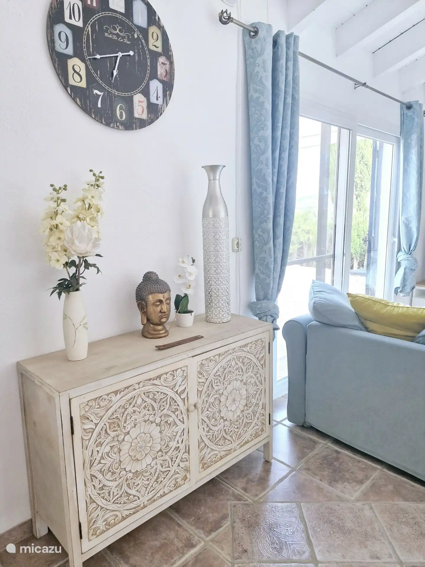 Beruhigendes Interieur im Wohnzimmer