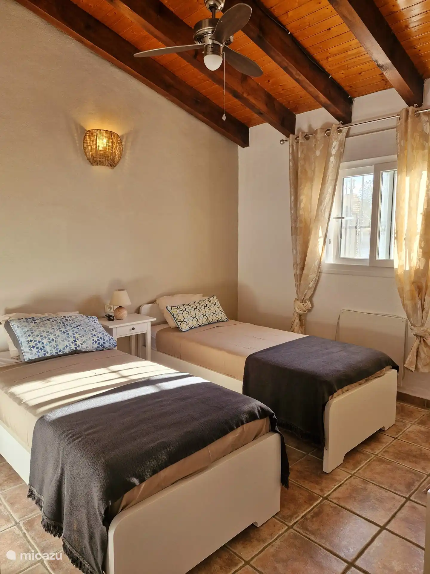 2. Schlafzimmer mit zwei getrennten Betten