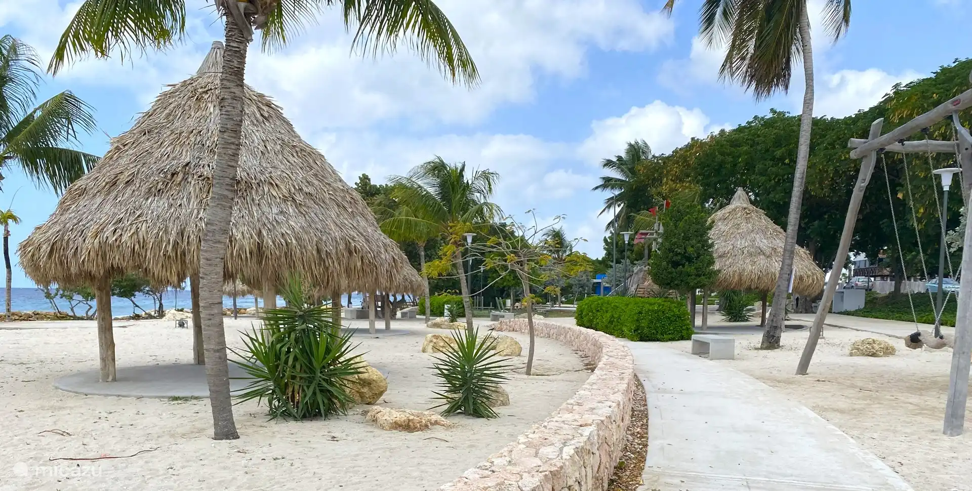 Get a breath of fresh air on Marie Pampoen boulevard. Here it is also possible to work out, skate, picnic and barbecue.