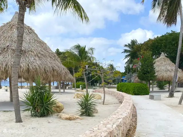 Villa Monrel huren in Curaçao, Banda Ariba (oost), Mambo Beach - villa Uitwaaien op Marie Pampoen boulevard. Hier is het ook mogelijk om te fitnessen, skaten, picknicken en barbecuen.