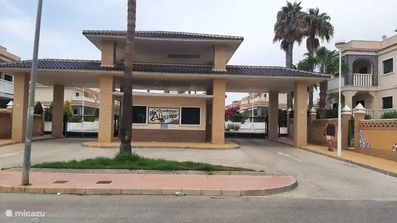 Urbanisation am Haupteingang