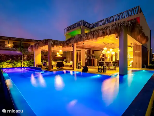 Sea Front Luxury Villa huren in Bonaire, Bonaire, Belnem - villa at night