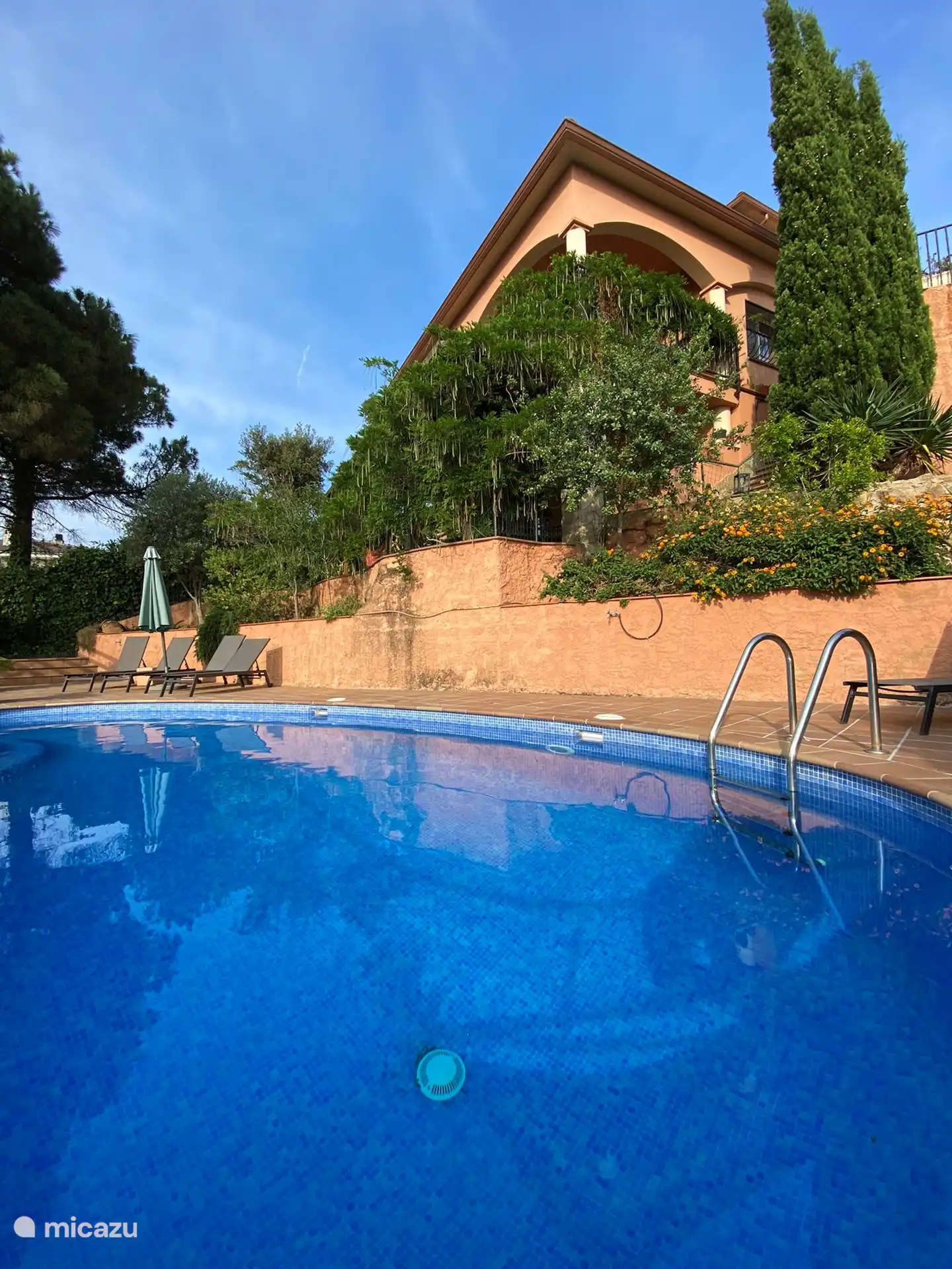 Terrasse de la piscine