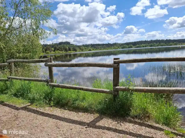 gîte / cottage huren in Frankrijk, Ardèche, Saint-Basile – Domaine Doumas Omgeving Lac de Devesset