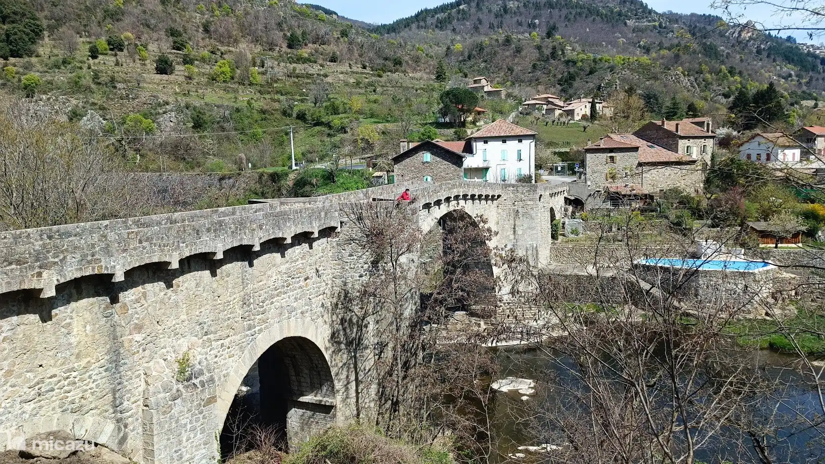 Surroundings Le Pont de Chervil